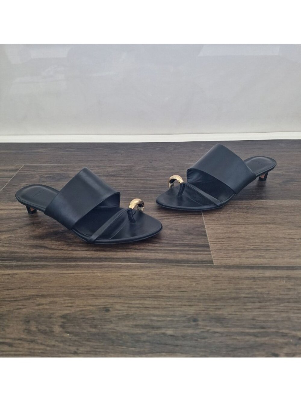 💙 Vince Black Leather Toe Ring Slide Sandals 6.5 Gold Hardware Kitten Heel Prep
